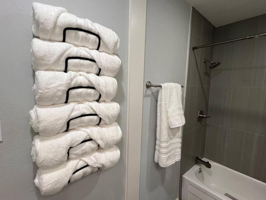 Healing Haven King Bed Suite 댈러스 외부 사진